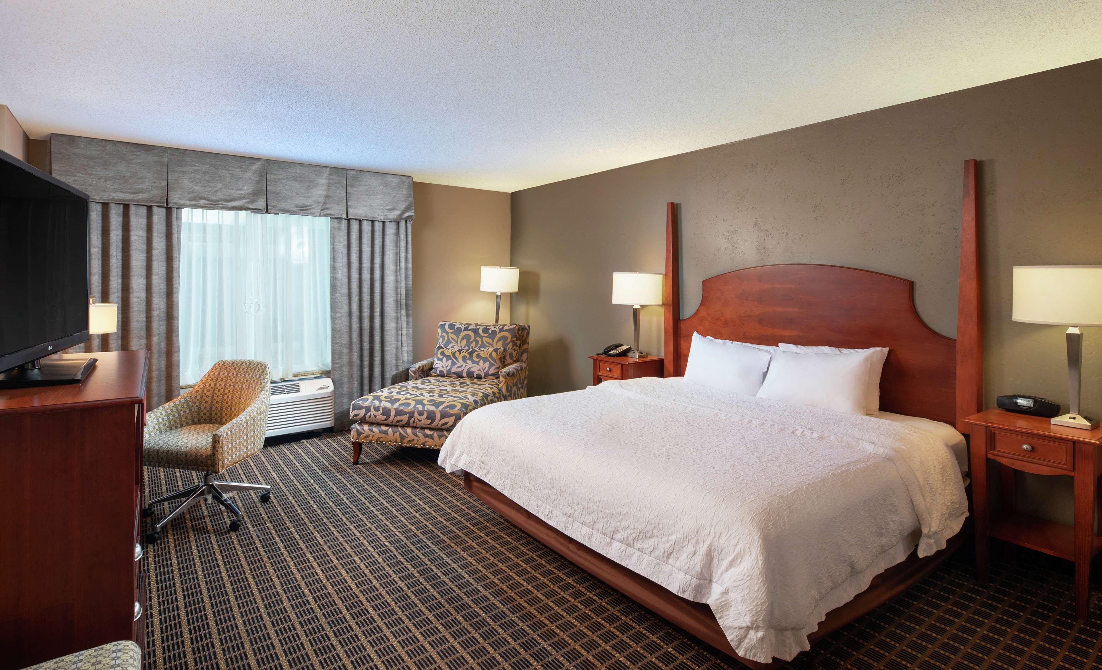 Hampton Inn & Suites Greenville-Downtown-Riverplace Exterior photo