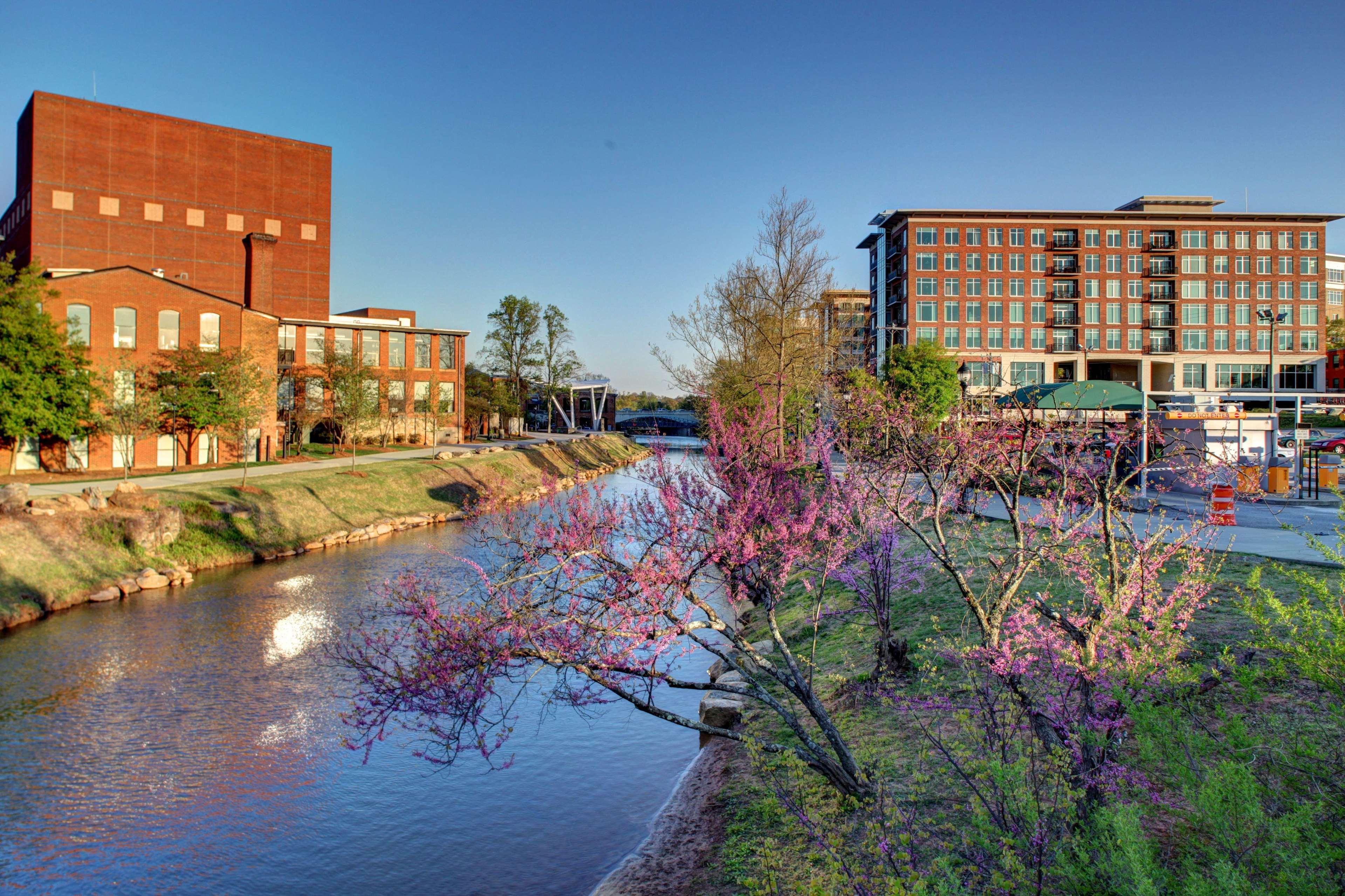 Hampton Inn & Suites Greenville-Downtown-Riverplace Exterior photo