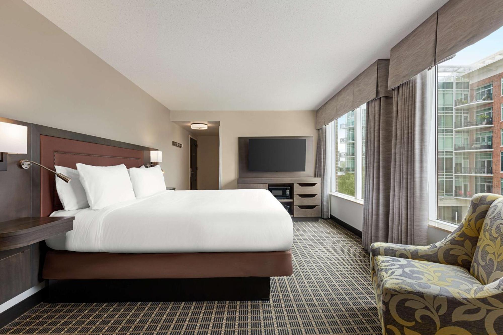 Hampton Inn & Suites Greenville-Downtown-Riverplace Exterior photo
